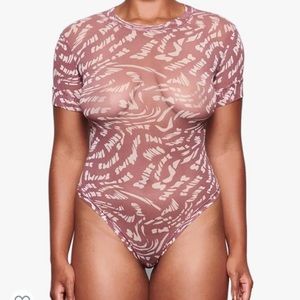 Skims NWT SUMMER MESH T-SHIRT BODYSUIT Raspberry Swirl Size XL